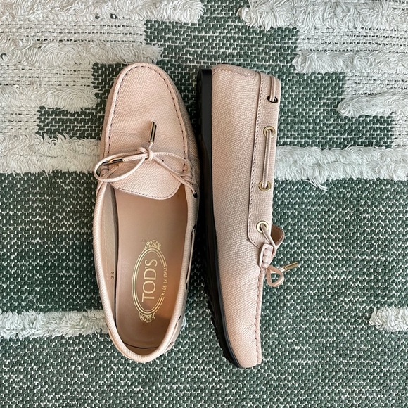 Tod’s pale pink loafers - Picture 4 of 7